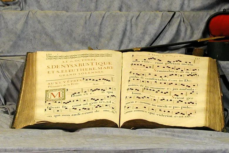 Partitura de cantos gregorianos
