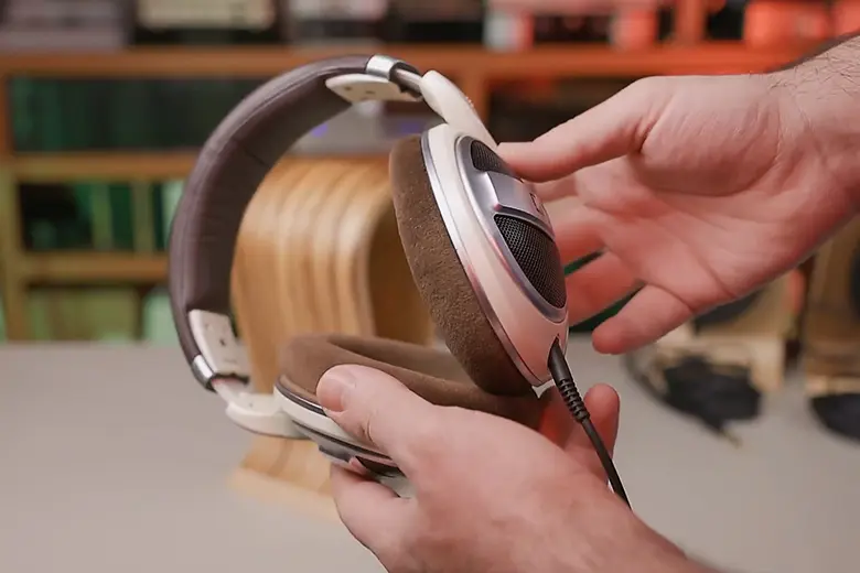 La foto muestra los Sennheiser HD 599