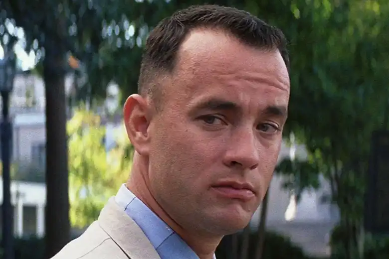 La imagen muestra a Tom Hanks en la película Forrest Gump.